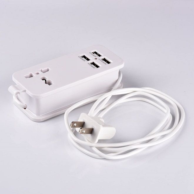 4 Port USB et Universal Outlet Charging Station